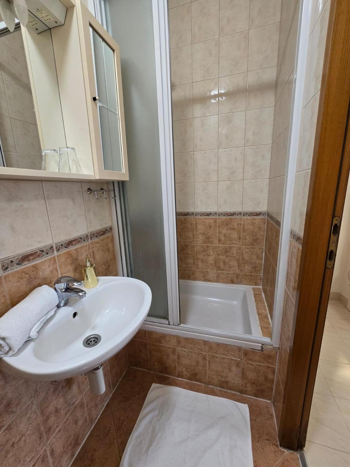 Apartment Ella Banjol Ngoại thất bức ảnh